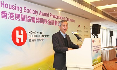 HKHS Chairman Walter Chan encourages the students to uphold HKHS’s mission of serving the society by making good use of their knowledge and to care about civic affairs.