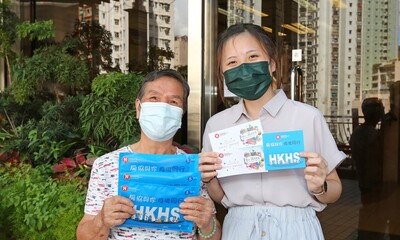 Residents are delighted when collecting cash coupons of HKHS “Bounce Back Together” Shopping Promotion Campaign.