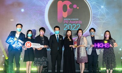 HKHS Chief Executive Officer James Chan (4th from left) and Corporate Communications Director Pamela Leung (3rd from right) received the Gold Prize in “PR Team of the Year” at the “PR Awards 2022” Presentation Ceremony with the team.