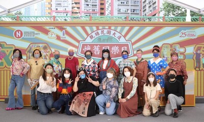 Silver hair fashion show models from HKHS’s rental estates showcased vintage costumes designed by the students of Hong Kong Design Institute to celebrate intergenerational harmony.  