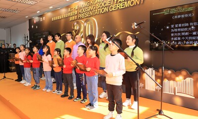 Past scholarship recipients sang a song together,  encouraging one another to pass on HKHS's spirit of serving the community.