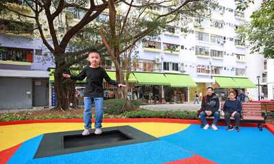 遊樂空間設有適合不同年齡的健體設施，包括繩網陣、兒童彈跳床及健體充電單車，促進跨代連結和遊樂互動。