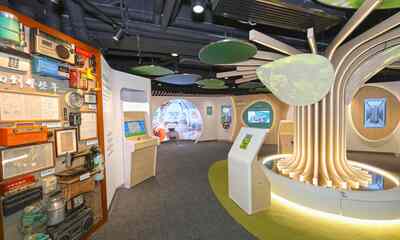 駿發花園內設有房協展覽中心讓公眾可以分別認識香港的房屋發展和房協的工作。