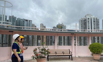 房協引入智慧屋邨管理，於出租屋邨「觀龍樓」和「勵德邨」引入無人機檢測外牆。